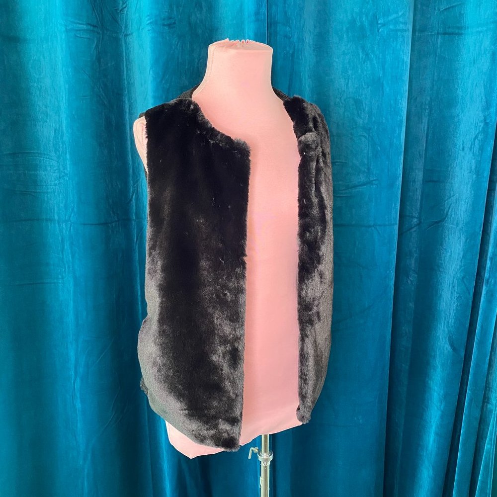 NWT Maurices Faux Fur Knit Vest in Black - Picture 2 of 11